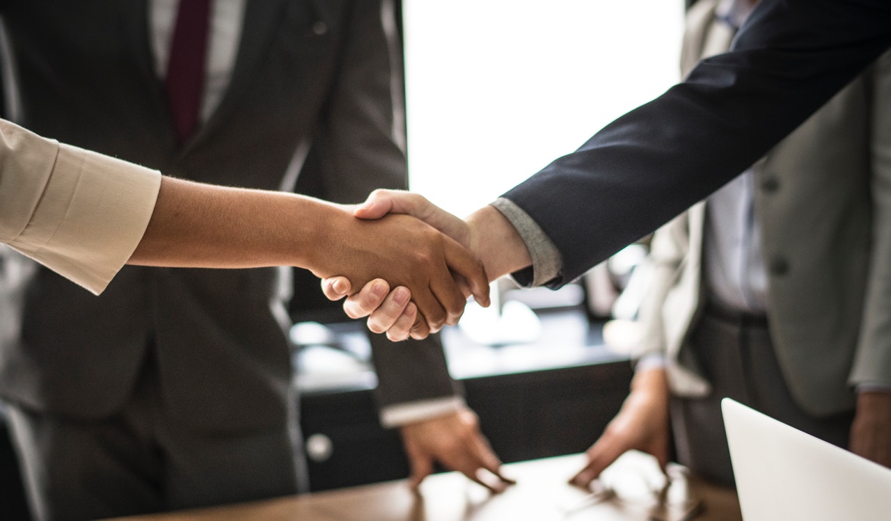the-81-rules-of-handshake-etiquette the-81-rules-of-handshake-etiquette
